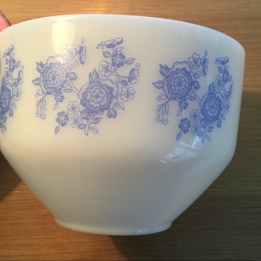 Vintage Fire King Floral 1 1/2 Quart Mixing Bowl